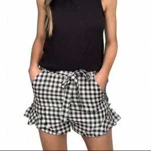 NWT ADORABLE Gingham Ruffle Shorts Sz M